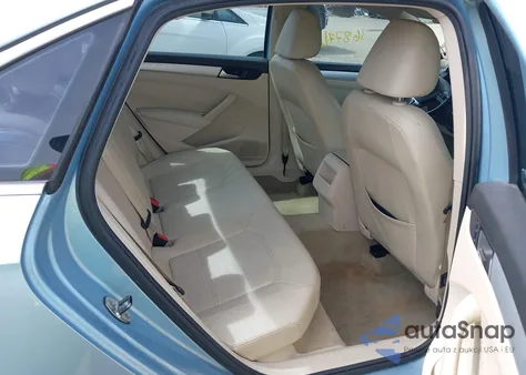 2012 Volkswagen Passat 2.5L Se z USA, uszkodzony, nr VIN 1VWBH7A35CC061718